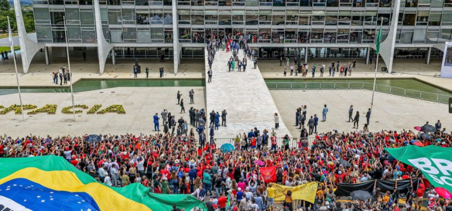 MEC participa de cerimônia em defesa da democracia